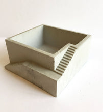 Load image into Gallery viewer, Concrete Stair Planter