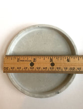Load image into Gallery viewer, Concrete Round Tray 4.5 inches