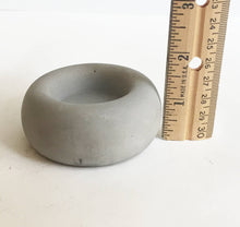 Load image into Gallery viewer, Set of 3 Round Concrete Tea Light Holder