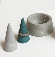 Load image into Gallery viewer, Concrete Ring Cones