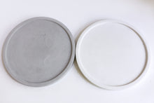 Load image into Gallery viewer, Round Concrete Tray 6.25 Inch Tray