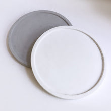 Load image into Gallery viewer, Round Concrete Tray 7.5 Inch