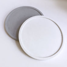 Load image into Gallery viewer, Round Concrete Tray 6.25 Inch Tray