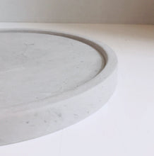 Load image into Gallery viewer, Round Concrete Tray 6.25 Inch Tray