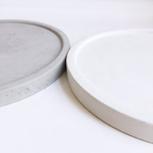 Load image into Gallery viewer, Round Concrete Tray 7.5 Inch