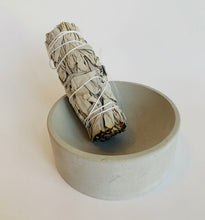 Load image into Gallery viewer, Concrete Smudge Bowl