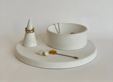 Load image into Gallery viewer, Round Concrete Tray No Lip