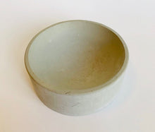 Load image into Gallery viewer, Concrete Smudge Bowl