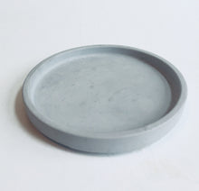 Load image into Gallery viewer, Round Concrete Tray 6.25 Inch Tray