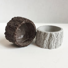 Load image into Gallery viewer, Concrete Wood Bark Planter
